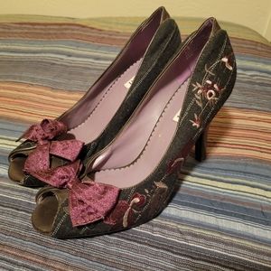 Alfani heels with embroidery detail size 8.5